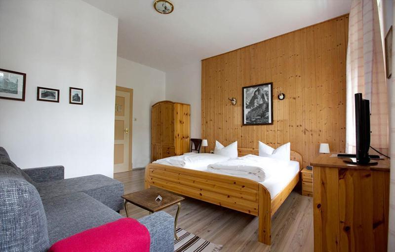 Gaestehaus Hohe Tannen Garmisch-Partenkirchen Exterior photo